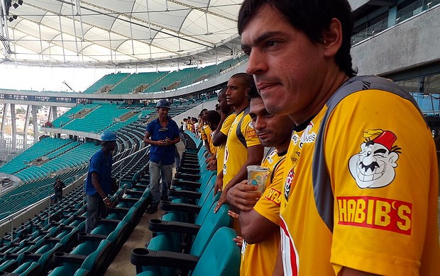 jogadores do vitória visitam a fonte nova (Foto: Divulgação/Site oficial do EC Vitória) jogadores do vitória visitam a fonte nova (Foto: Divulgação/Site oficial do EC Vitória)
