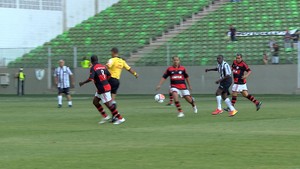 Ex-jogadores de Atlético-MG e Flamengo fizeram amistoso no Independência (Foto: Reprodução/TV Globo)