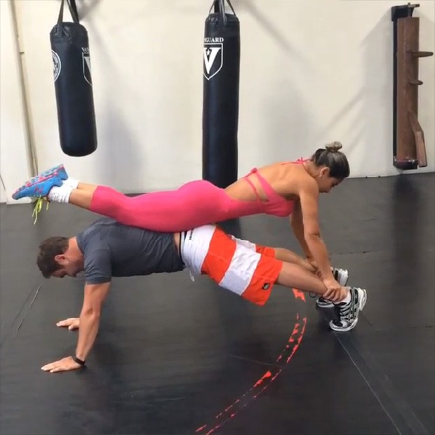 Mayra Cardi treina com o marido (Foto: Instagram / Reprodução)