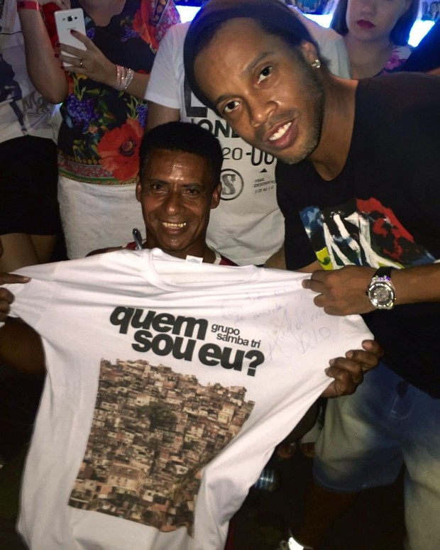 Ronaldinho Gacho com f na micareta Fortal, em Fortaleza (Foto: Divulgao)
