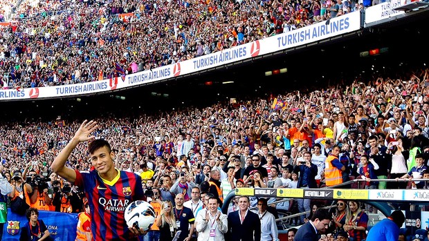 Neymar apresentação Barcelona torcida (Foto: Reuters)