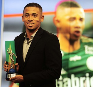 De férias, mas parado: Gabriel Jesus segue cartilha para recuperar ombro