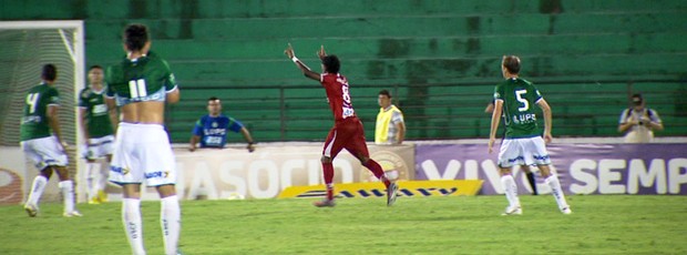 Roger Gaúcho comemora gol no Brinco de Ouro (Foto: Carlos Velardi/ EPTV)