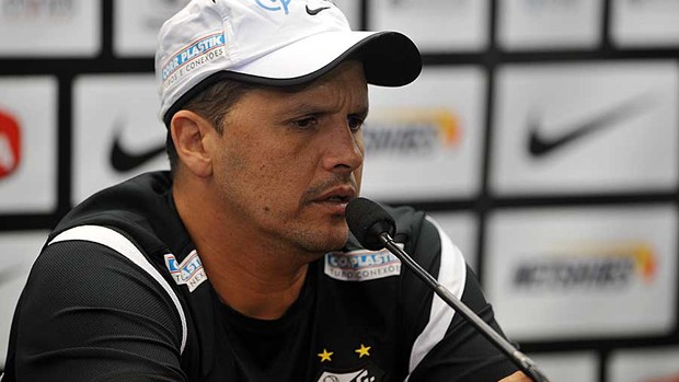 Claudinei Oliveira, treinador do Santos (Foto: Ivan Storti/Divulgação Santos FC)