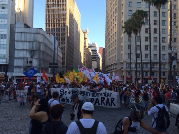 G Manifestantes Fazem Ato Contra Alta Na Tarifa De Nibus De Porto