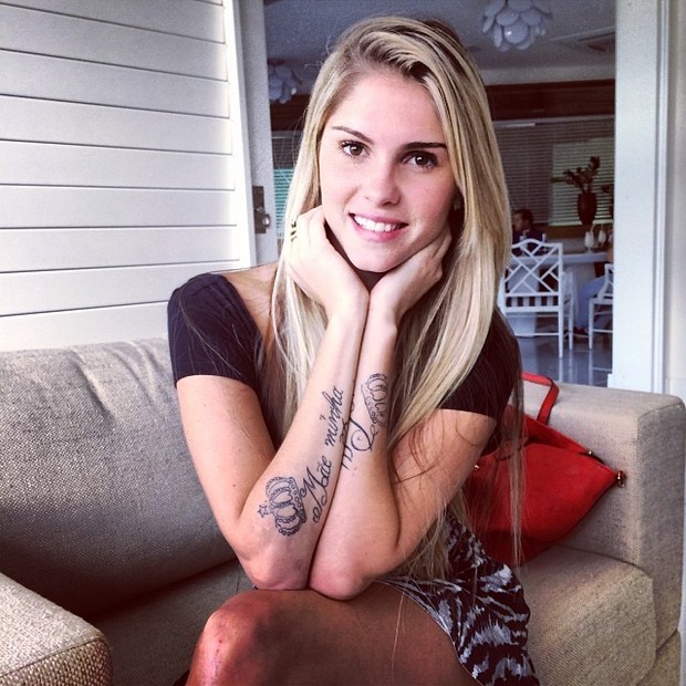 EGO David Brazil mostra tatuagens polêmicas de Bárbara Evans notícias de Famosos