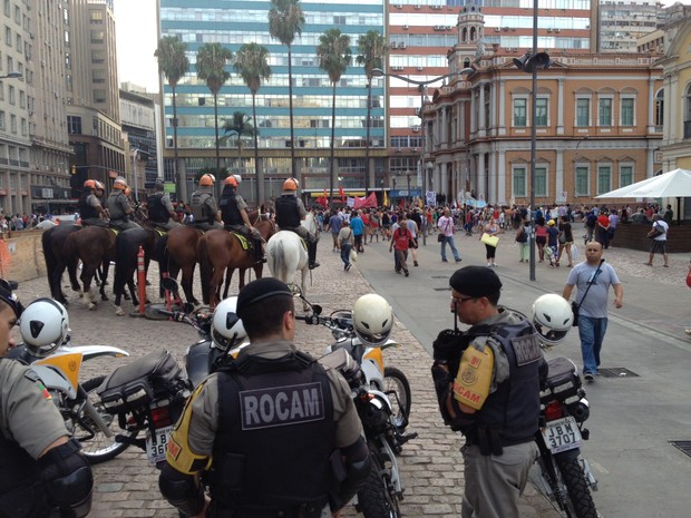 Policiais em protesto em Porto Alegre (Foto: Estêvão Pires/G1)