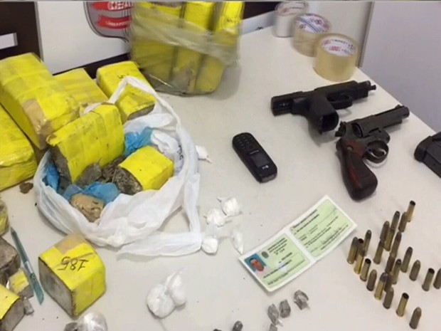 A delegada responsável pelo caso disse que essa foi uma das maiores apreensões de drogas da cidade. (Foto: Reprodução/TV Verdes Mares) A delegada responsável pelo caso disse que essa foi uma das maiores apreensões de drogas da cidade. (Foto: Reprodução/TV Verdes Mares)