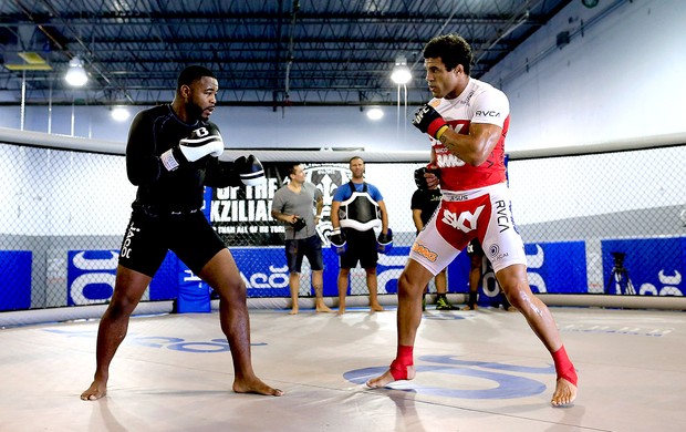 Vitor Belfort e Rashad Evans no treino do UFC (Foto: Getty Images)