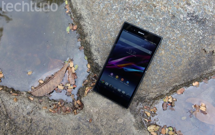 Sony Xperia Z Ultra é um foblet com tela de 6,4 polegadas Full HD (Foto: Luciana Maline/TechTudo) Sony Xperia Z Ultra é um foblet com tela de 6,4 polegadas Full HD (Foto: Luciana Maline/TechTudo)