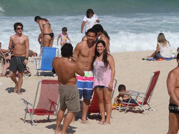 Fred, jogador da seleção, tira fotos com fãs (Foto: Wallace Barbosa/AgNews)