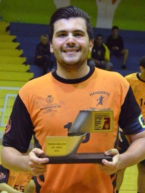 Jogador de handebol, Lucas Souza sofre infarto aos 24 anos (Foto: Marcos Guerra)