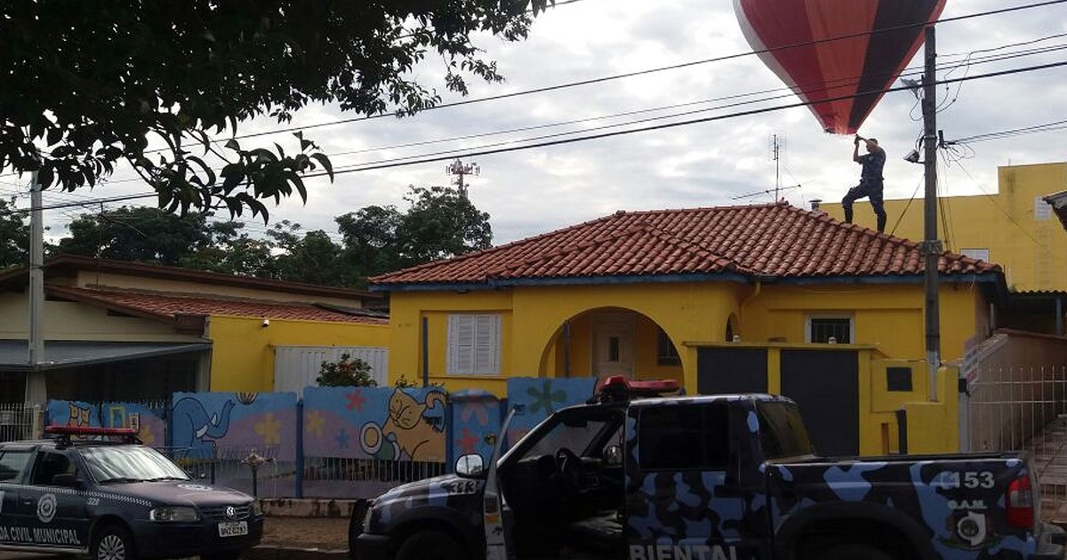 Guarda Ambiental de Valinhos, SP, apreende balão de dez metros - Globo.com