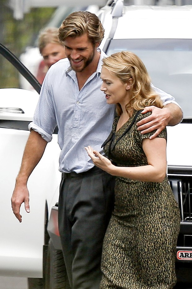 Liam Hemsworth e  Kate Winslet  (Foto: AKM-GSI/Agencia)