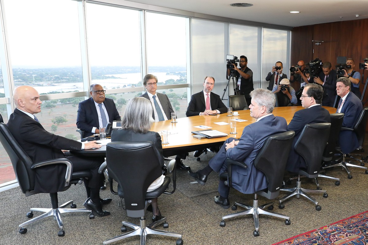 Moraes Se Re Ne Minist Rio P Blico Eleitoral E Do Trabalho Para Discutir Combate Ao Ass Dio