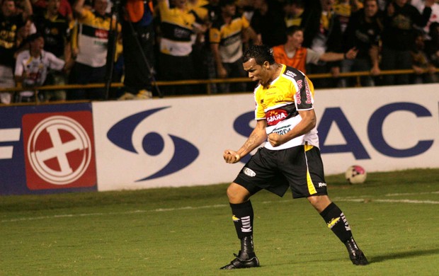 Zé Carlos comemora gol do Criciúma contra o Ceara  (Foto: Fernando Ribeiro / Criciúma E. C.)
