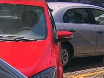 Concessionárias oferecem carros com desconto de IPI em São José (Foto: Reprodução/TV Vanguarda)