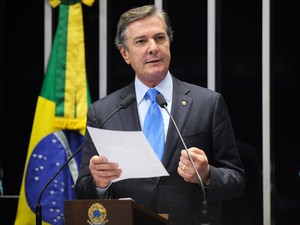 O senador Fernando Collor durante discurso no plenário do Senado, no qual se defendeu das acusações de envolvimento com esquema de corrupção na Petrobras (Foto: Jefferson Rudy /Agência Senado)