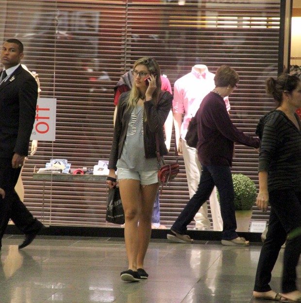 Sasha em shopping no RJ (Foto: Marcus Pavão - AgNews)