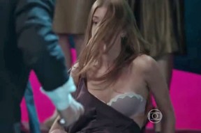 Marina Ruy Barbosa ficou de calcinha e sutiã na novela Totalmente Demais (Foto: Reprodução/Globo)