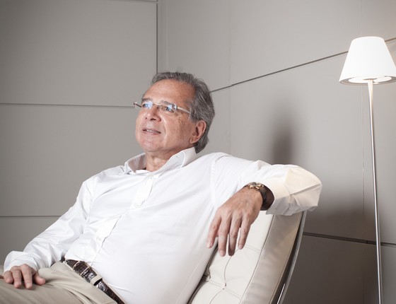 O economista Paulo Guedes durante entrevista (Foto: Letícia Moreira/ÉPOCA)