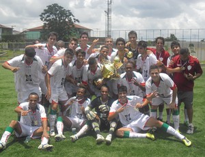 Jogadores da Portuguesa sub-19 conquistam a Copa Ouro (Foto: Arquivo Pessoal)
