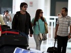 Susana Vieira e Sandro Pedroso embarcam em aeroporto no Rio