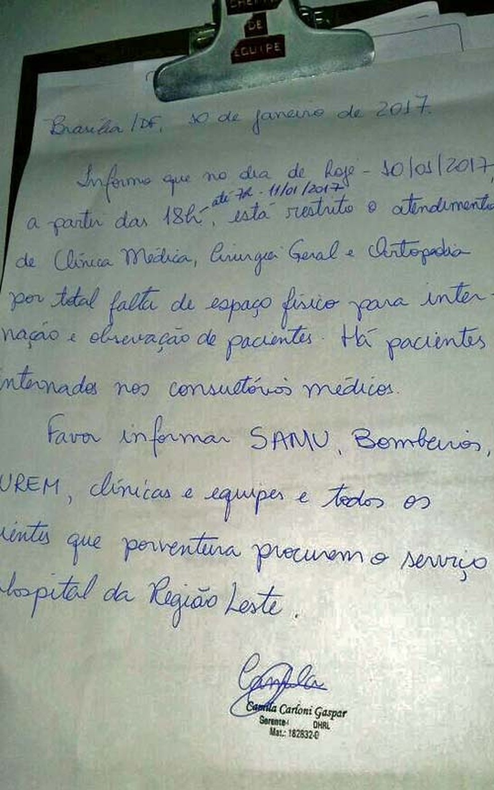 Aviso direção do Hospital do Paranoá suspendendo atendimentos (Foto: Arquivo pessoal)