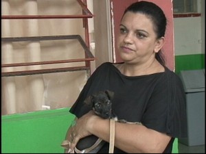 Mulher foi impedida de votar com cachorro no colo (Foto: Reprodução/RBS TV)
