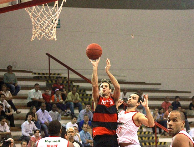 Duda basquete Flamengo Paulistano (Foto: Thiago Lavinas)