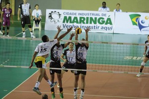 Volta Redonda reagiu no terceiro set, mas não resistiu à força do Maringá em casa (Foto: Ivan Amorim/Moda Maringá)