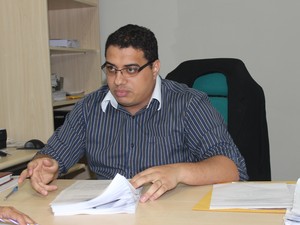 Superintendente substituto do Incra Piauí explica problemas de assentamentos no estado (Foto: Catarina Costa/G1)
