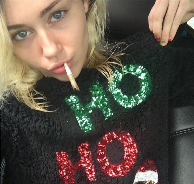 EGO Miley Cyrus causa polêmica na web foto cigarrinho