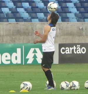 Mano Menezes faz mistério, mas deve escalar o Corinthians com Romero