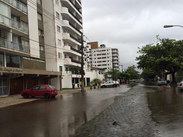 Diversos bairros da cidade foram atingidos com as chuvas em Ilhéus (Foto: Arquivo pessoal)