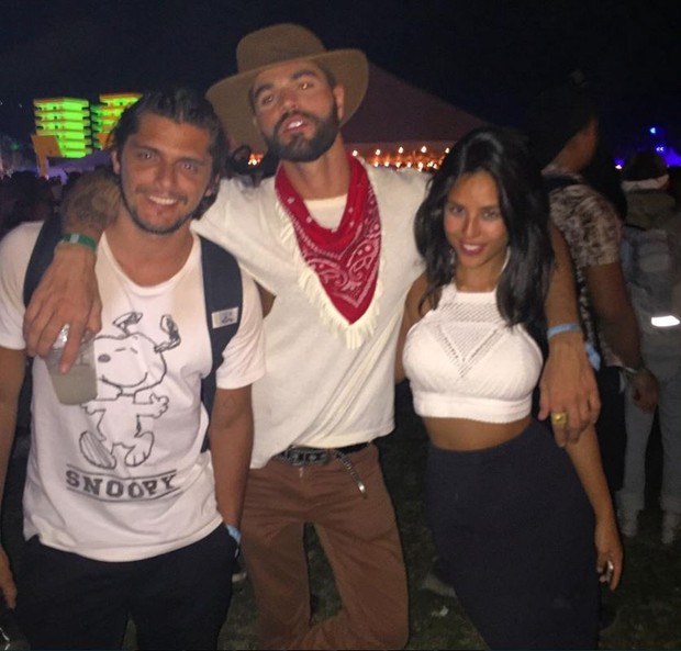 Bruno Gissoni e Yanna Lavigne com amigos no festival Coachella (Foto: Reprodução)