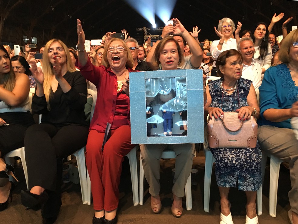 Fãs se emocionaram durante o show de Roberto Carlos (Foto: Heloise Hamada/G1)
