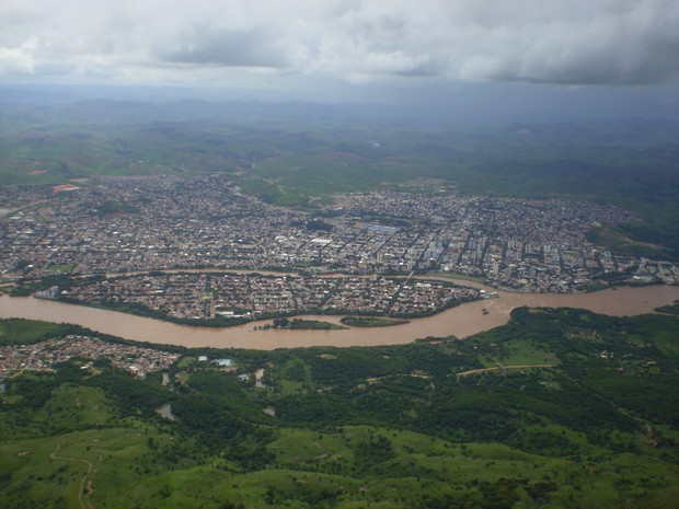 Vista da cidade de Governador Valadares do alto do Pico da Ibituruna. (Foto: Diego Souza/G1)