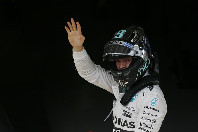 Nico Rosberg faz a pole no GP do Brasil (Foto: AP Photo/Silvia Izquierdo)