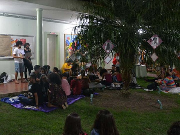 Estudantes ocupam reitoria da UESB, em Vitória da Conquista (Foto: Blog do Anderson)