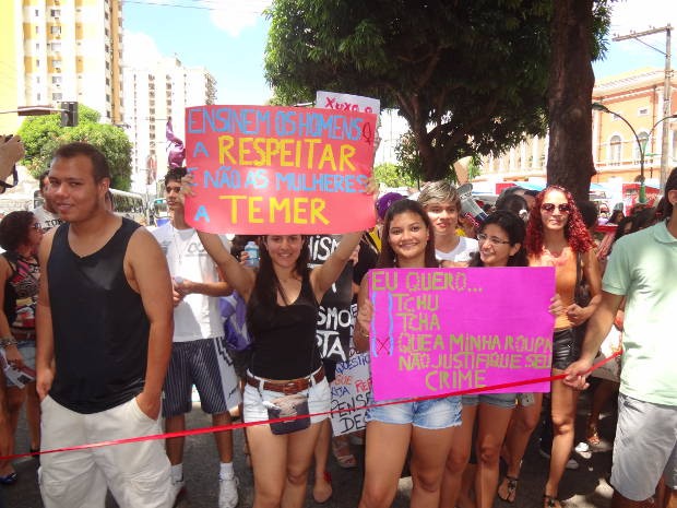 Mulheres protestaram contra o machismo (Foto: Evandro Santos/ G1 PA)