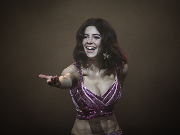 Marina and the Diamonds se apresenta no palco Axe do Lollapalooza 2016 (Foto: Fábio Tito/G1)