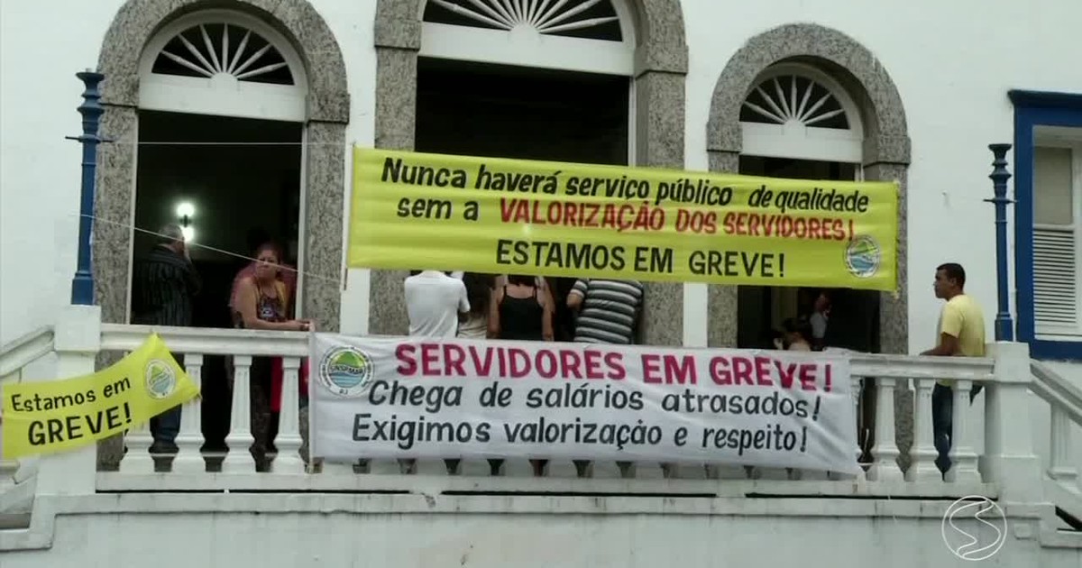 Servidores públicos ocupam prefeitura de Angra dos Reis, RJ - Globo.com