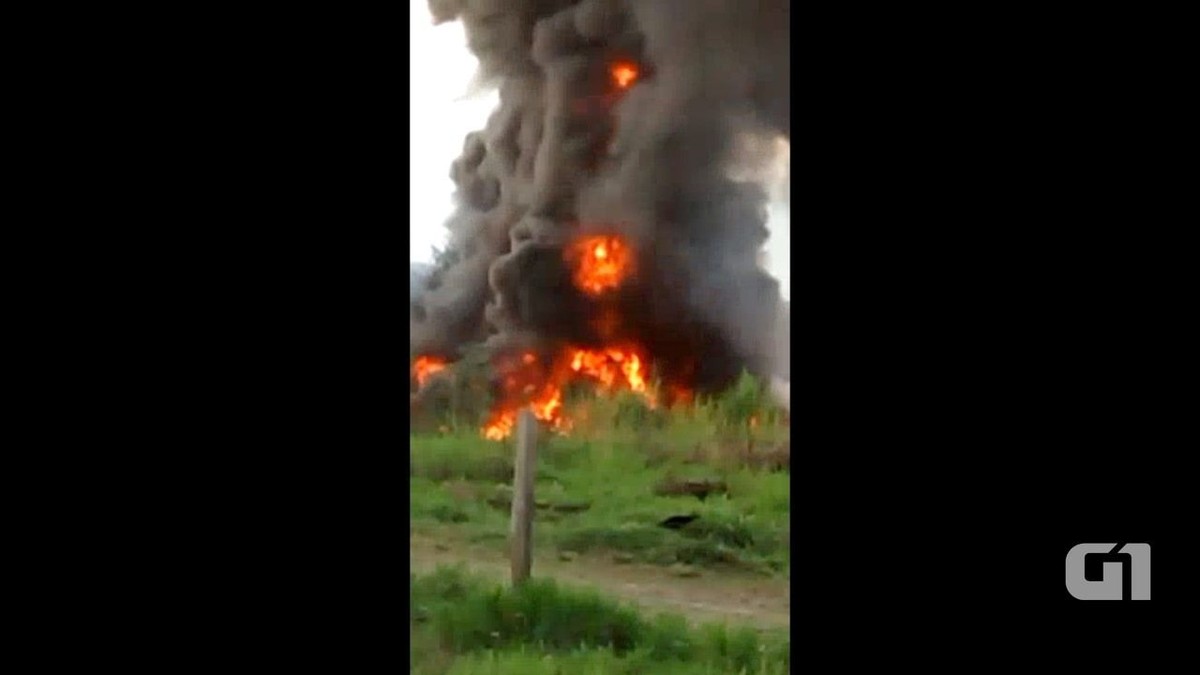 Incêndio em terreno chama atenção em Pindamonhangaba, SP - Globo.com
