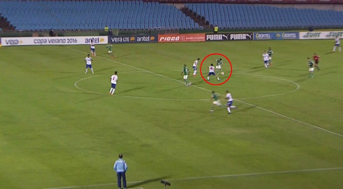 Marcador sem bola, garçom Robinho estreita amizade com artilheiro Dudu