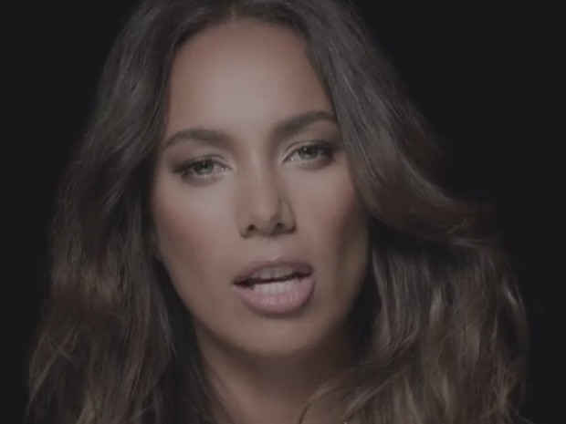 G1 - Leona Lewis Lança Clipe De 'Fire Under My Feet', Com Histórias De ...