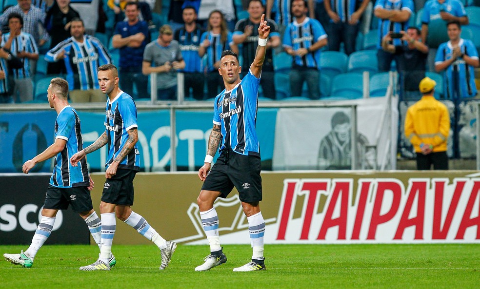 Lucas Barrios e Luan são armas do Grêmio para encarar o Flamengo (Foto: Lucas Uebel / Grêmio, DVG)