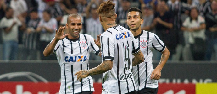 Emerson Sheik, Petros e Guerrero, gol Corinthians (Foto: Anderson Rodrigues / Ag. Estado)