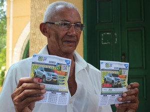 Homem procurou a sede do Piauí Cap para receber dinheiro de título (Foto: Juliana Barros/G1)