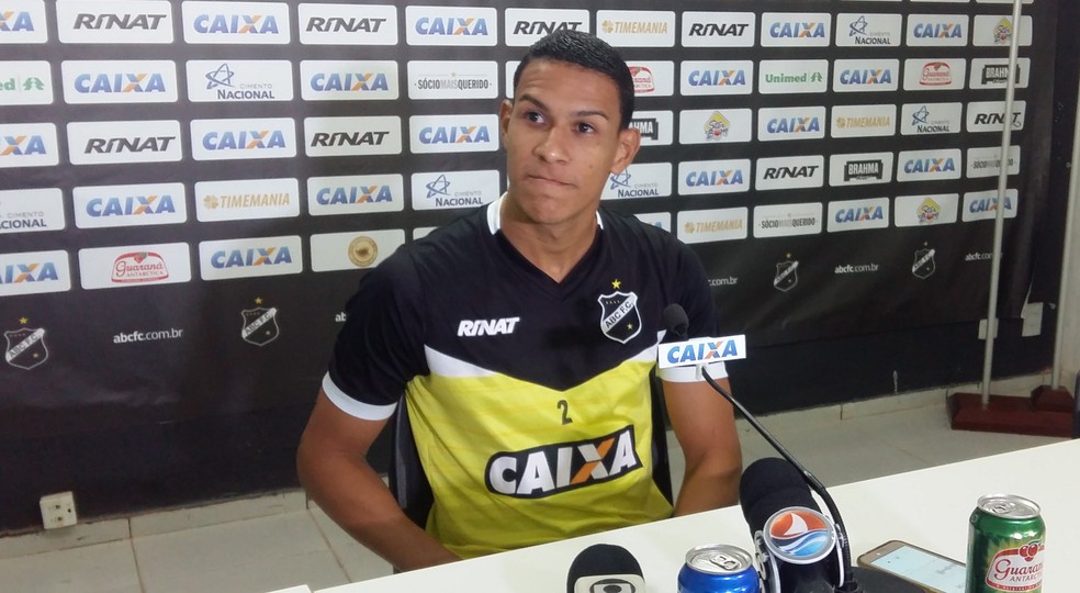 Oswaldo relembra jogo contra o São Paulo para não repetir erros contra o Internacional (Foto: Jocaff Souza/GloboEsporte.com)